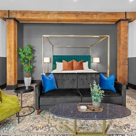 King Bed Prime Location Downtown * New Orleans