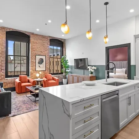 2br 2ba Rooftop Pool Gym Game * New Orleans