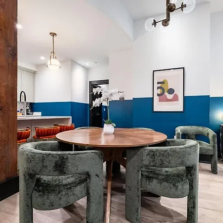 Downtown Nola Luxury Rooftop Pool Sleeps 6 Hotel