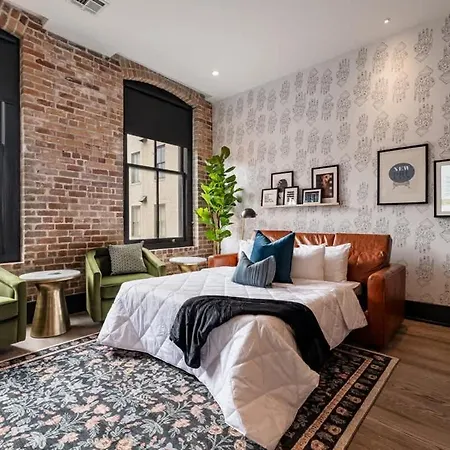 Hotel Spacious Downtown 2bd 2ba Gym Pool New Orleans