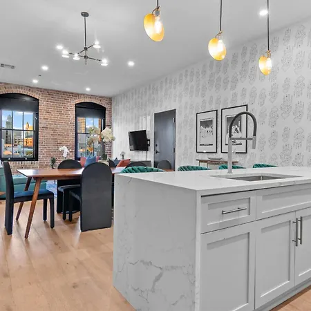 Rare Find 2br 2ba Steps From Superdome Hotel