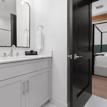Hotel Historic Charm With Modern Luxuries Rooftop Pool