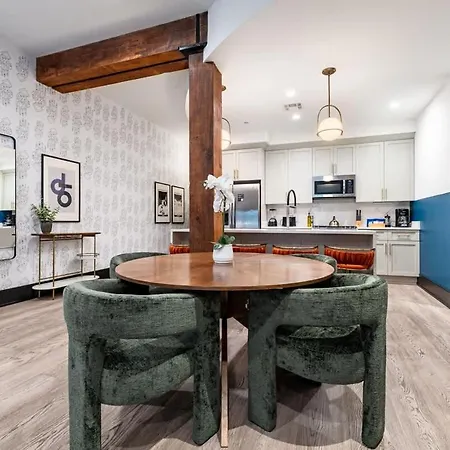 Downtown Nola Luxury Rooftop Pool Sleeps 6 New Orleans