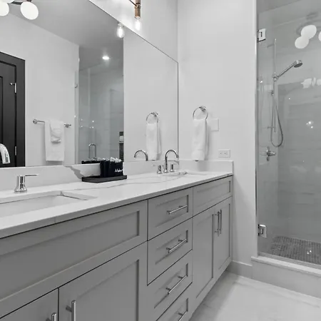 Hotel Stylish W Rooftop Amenities Downtown