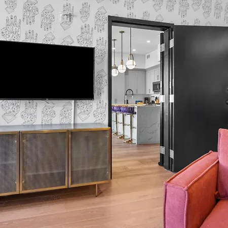 Hotel Rare Find 2br 2ba Steps From Superdome New Orleans