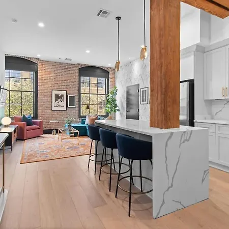 Downtown 2br Sleeps 6 Heated Pool *