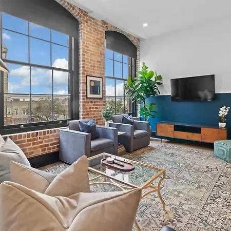 Lux Rooftop Pool Gym Gameroom Downtown