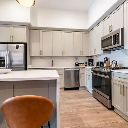 Hotel Spacious Downtown 2bd 2ba Gym Pool New Orleans