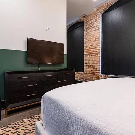 Downtown 2bd Spacious Private Terrace * New Orleans
