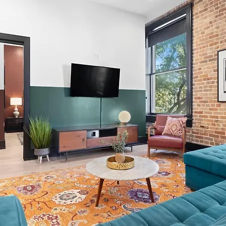 Luxe 2br 2ba Steps From Superdome Hotel *