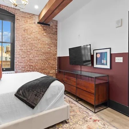Prime Downtown Location Heated Pool Gym Hotel