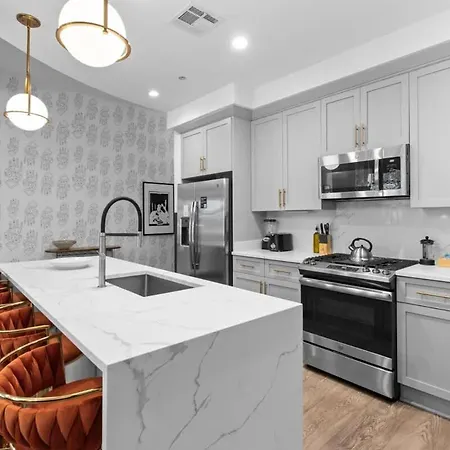 Hotel Downtown Nola Luxury Rooftop Pool Sleeps 6 *