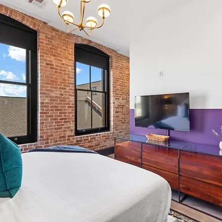 Hotel Bath Rooftop Pool Bbq Gameroom *
