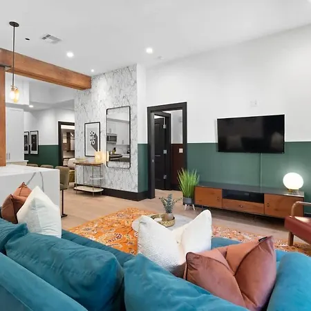 Luxe 2br 2ba Steps From Superdome Hotel