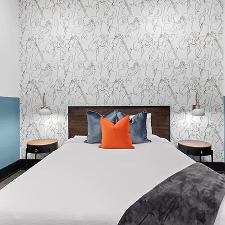 2br 2ba Downtown Rooftop Pool Hotel *