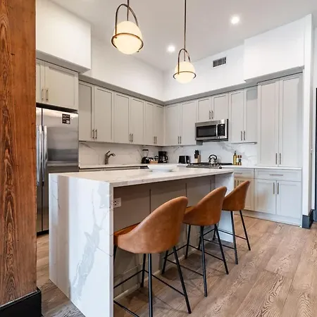 Hotel Spacious Downtown 2bd 2ba Gym Pool New Orleans