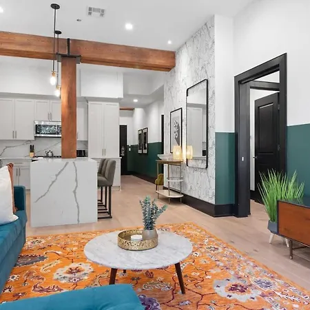 Hotel Luxe 2br 2ba Steps From Superdome New Orleans