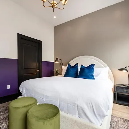 Spacious Downtown 2bd 2ba Gym Pool