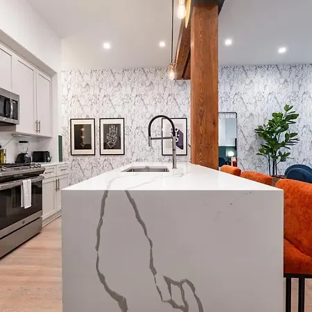 Prime Location Downtown Hotel *
