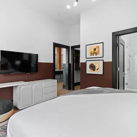 Downtown 2br Sleeps 6 Heated Pool Hotel *