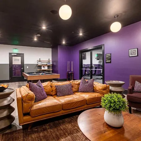 Hotel Stylish W Rooftop Amenities Downtown *