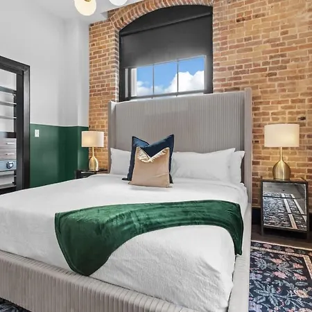 Hotel Rooftop Heated Pool Gym Gameroom Downtown *