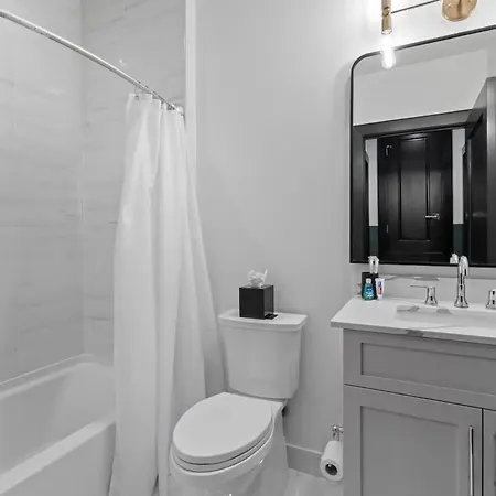 2br 2ba Rooftop Pool Gym Game New Orleans