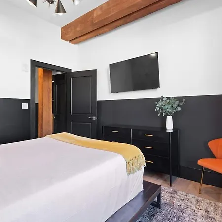 2br 2ba Rooftop Pool Gym Gameroom Hotel