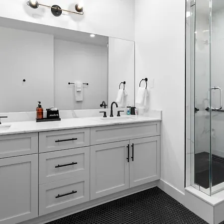 2br 2ba Downtown Rooftop Pool * New Orleans