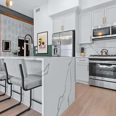Hotel Stylish W Rooftop Amenities Downtown New Orleans