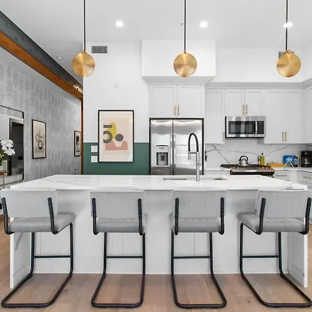 Hotel Downtown 4bd 4ba 2 Living And Kitchens *