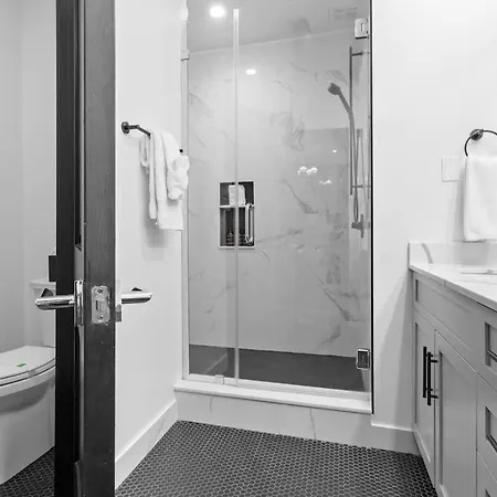 Location Walk To Everything Downtown Hotel New Orleans