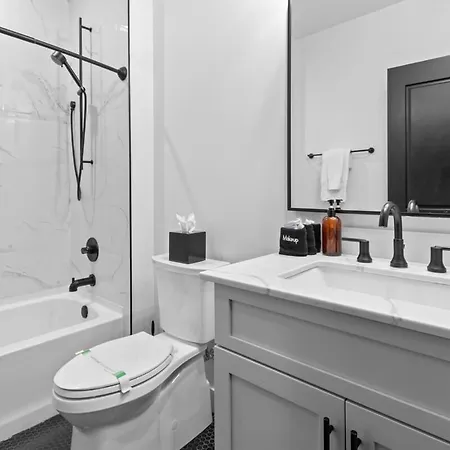 2br 2ba Downtown Rooftop Pool Hotel *