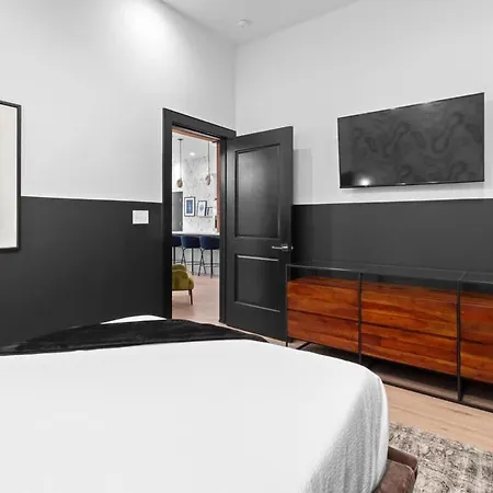 Hotel Downtown 2br Sleeps 6 Heated Pool