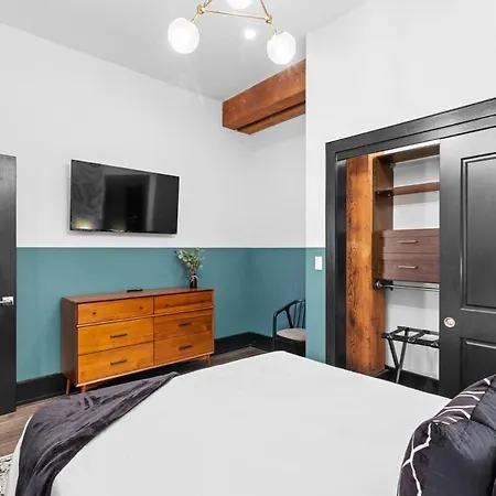 Prime Location Gym Gameroom Rooftop Pool *