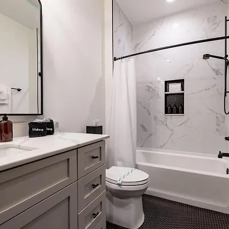 Downtown 4bd 4ba Sleeps 12 * New Orleans
