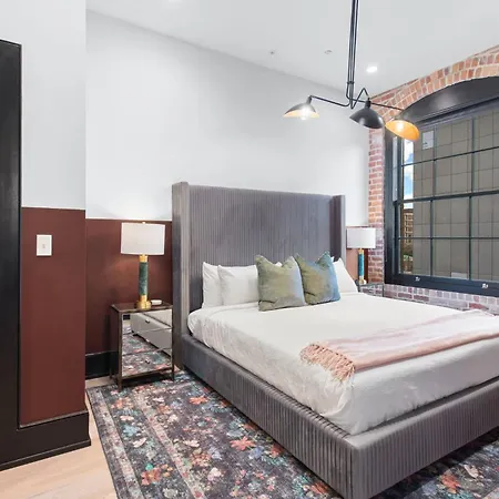 Stylish W Rooftop Amenities Downtown Hotel *