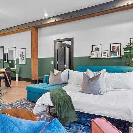 Rare Find 2br 2ba Steps From Superdome *