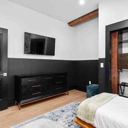 Huge 4bd 4ba 2 Living Downtown Hotel New Orleans
