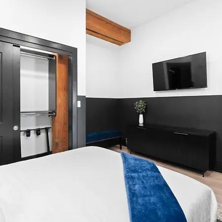 Downtown 2bd 2ba Pool Gym And Gameroom *