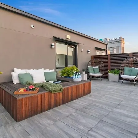 2br 2ba Rooftop Pool Gym Game Hotel *
