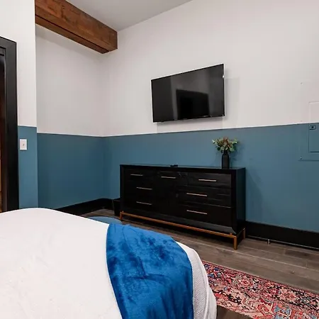 Spacious Downtown Sleeper Sofa Hotel New Orleans