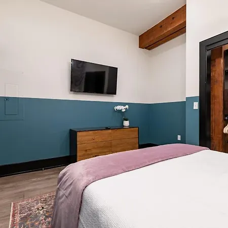 Hotel Spacious Downtown 2bd 2ba Gym Pool *