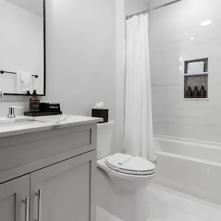 Hotel Downtown 2bd 2ba Pool Gym And Gameroom New Orleans