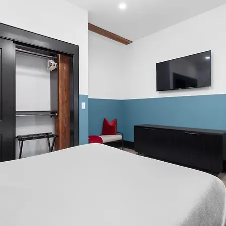 Rooftop Pool Ping Pong Location Hotel