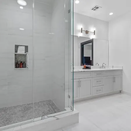 Hotel Huge 4bd 4ba With 2 Queen Sleeper Sofas New Orleans
