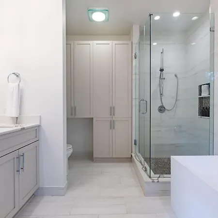 Prime Location Downtown Hotel