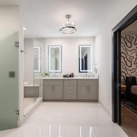 Downtown Penthouse W Private Terrace Hotel *