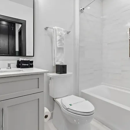 Downtown 4bd 4ba 2 Living And Kitchens Hotel *