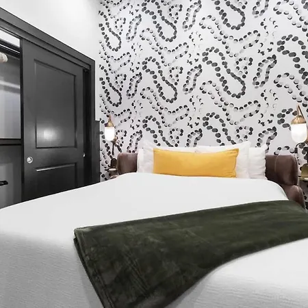Downtown 4bd 4ba Sleeps 12 * New Orleans
